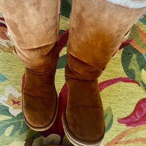 Uggs  NEED TO SELL!!! NO NEED FOR BOOTS ON MAUI!